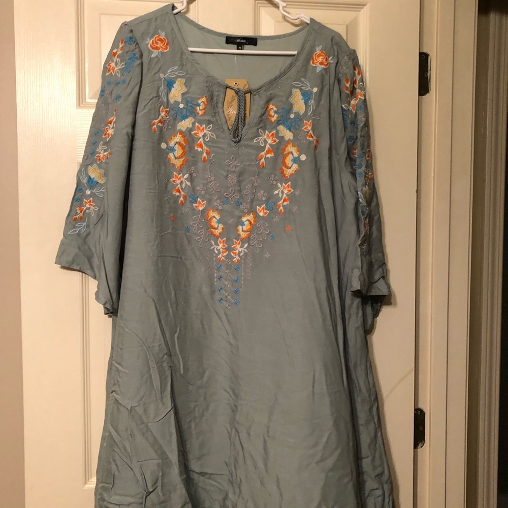 Embroidered dress that is lined underneath